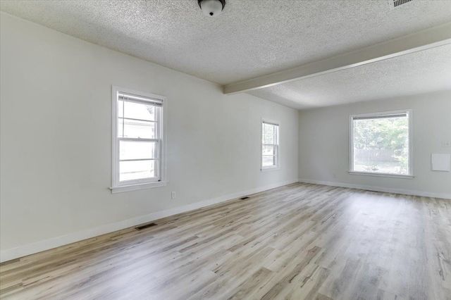1821 S Grove, Wichita, KS 67211