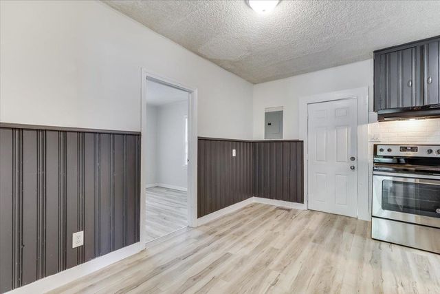 1821 S Grove, Wichita, KS 67211
