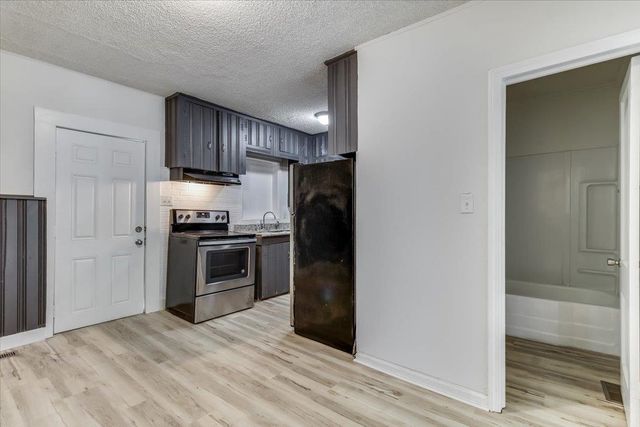 1821 S Grove, Wichita, KS 67211