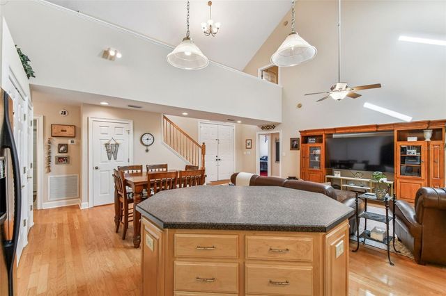 12715 LINDA DRIVE, Tampa, FL 33612