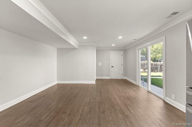 3158 Lafayette Drive, Trenton, MI 48183