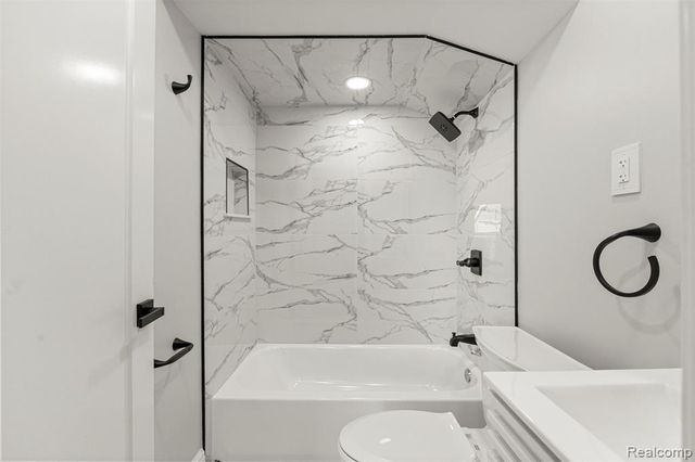 3158 Lafayette Drive, Trenton, MI 48183