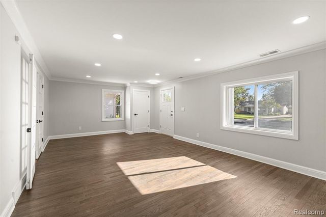 3158 Lafayette Drive, Trenton, MI 48183