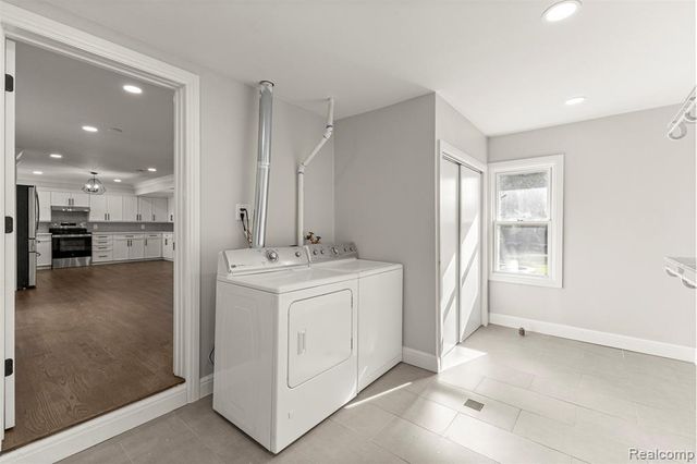 3158 Lafayette Drive, Trenton, MI 48183