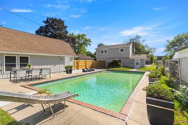 3158 Lafayette Drive, Trenton, MI 48183