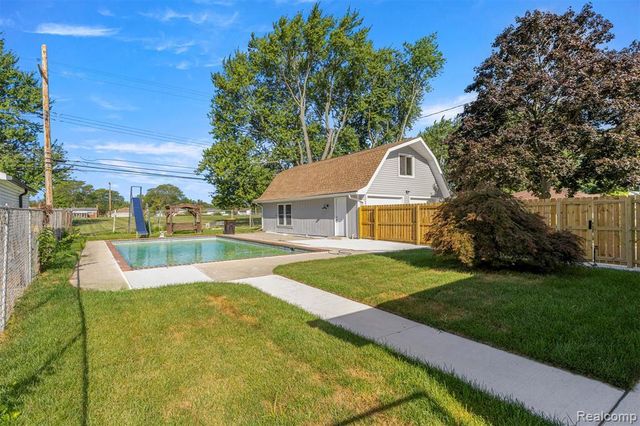 3158 Lafayette Drive, Trenton, MI 48183