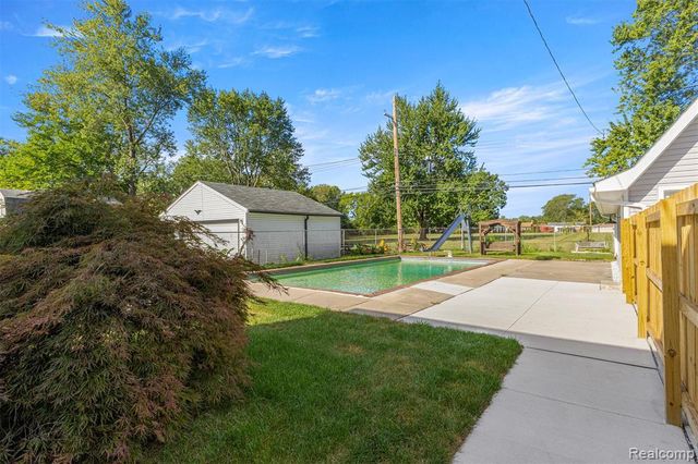 3158 Lafayette Drive, Trenton, MI 48183