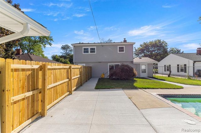 3158 Lafayette Drive, Trenton, MI 48183