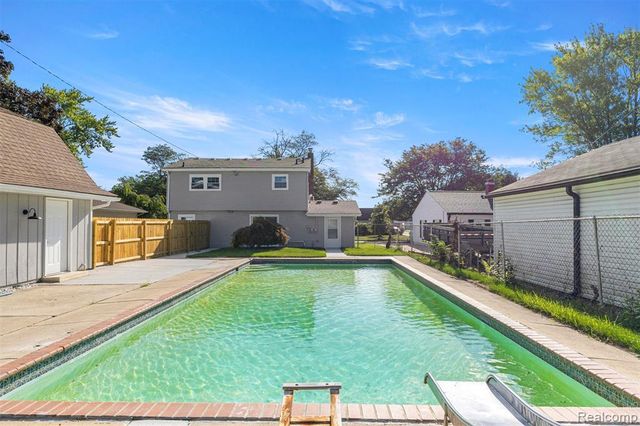 3158 Lafayette Drive, Trenton, MI 48183