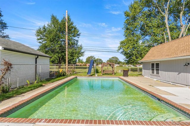 3158 Lafayette Drive, Trenton, MI 48183