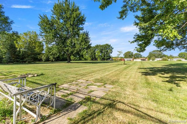 3158 Lafayette Drive, Trenton, MI 48183