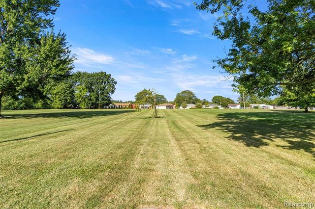 3158 Lafayette Drive, Trenton, MI 48183