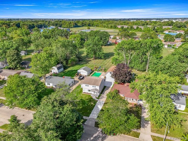 3158 Lafayette Drive, Trenton, MI 48183