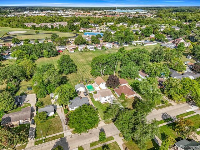 3158 Lafayette Drive, Trenton, MI 48183