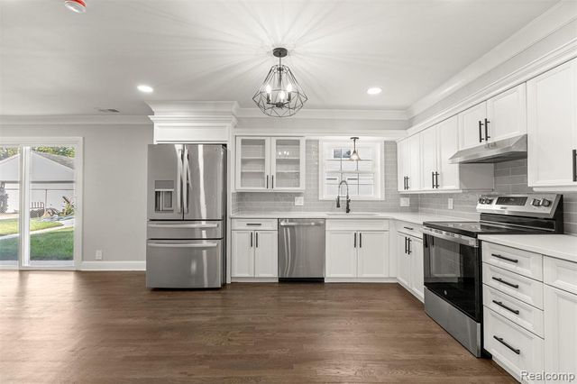 3158 Lafayette Drive, Trenton, MI 48183