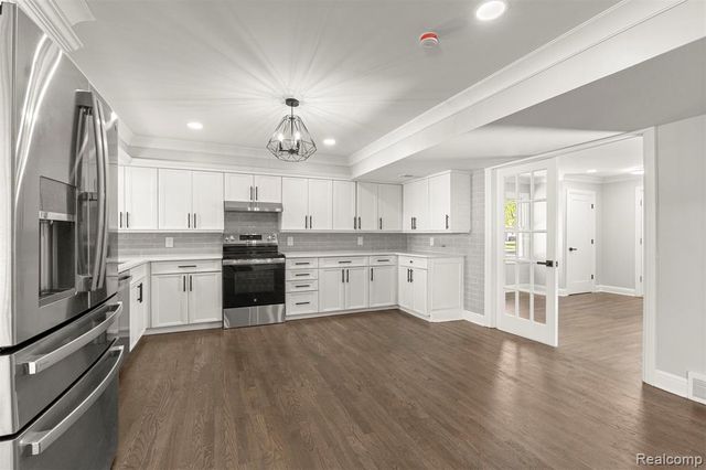 3158 Lafayette Drive, Trenton, MI 48183