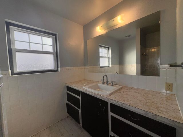 1901 N Faulkner Street, Pampa, TX 79065