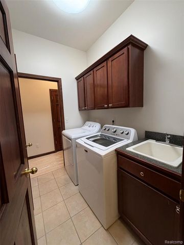 1143 Brewster Road, Rochester, MI 48306