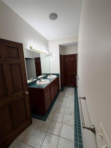 1143 Brewster Road, Rochester, MI 48306