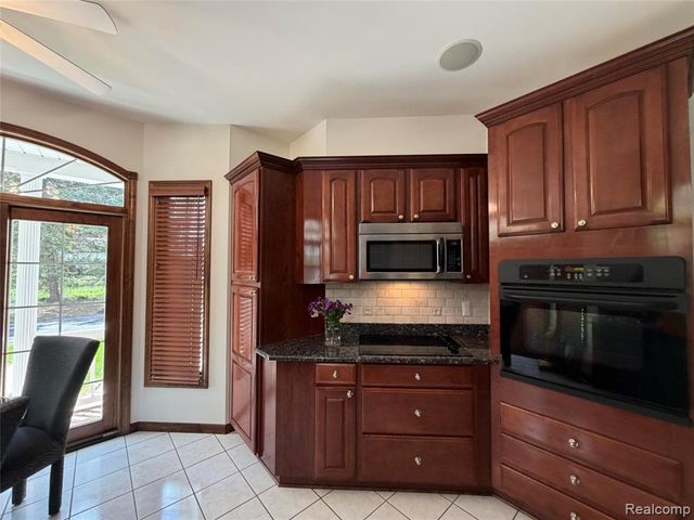 1143 Brewster Road, Rochester, MI 48306