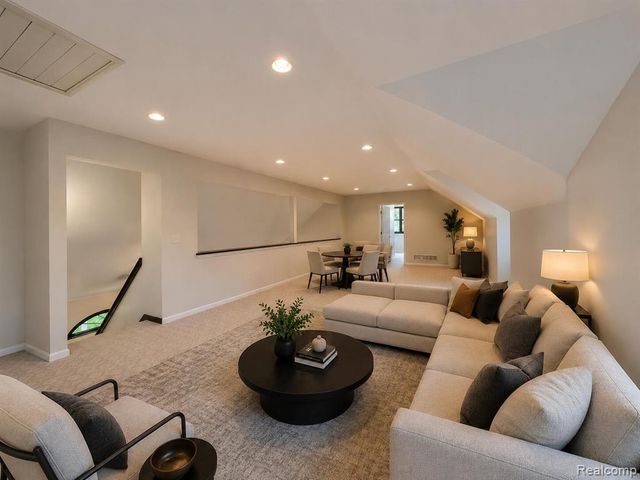 1143 Brewster Road, Rochester, MI 48306