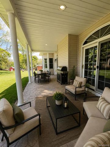 1143 Brewster Road, Rochester, MI 48306