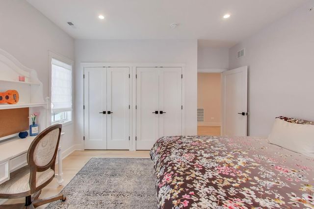 7300 Ponto Court, Morton Grove, IL 60053