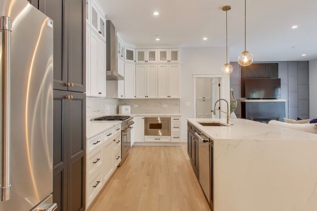 7300 Ponto Court, Morton Grove, IL 60053