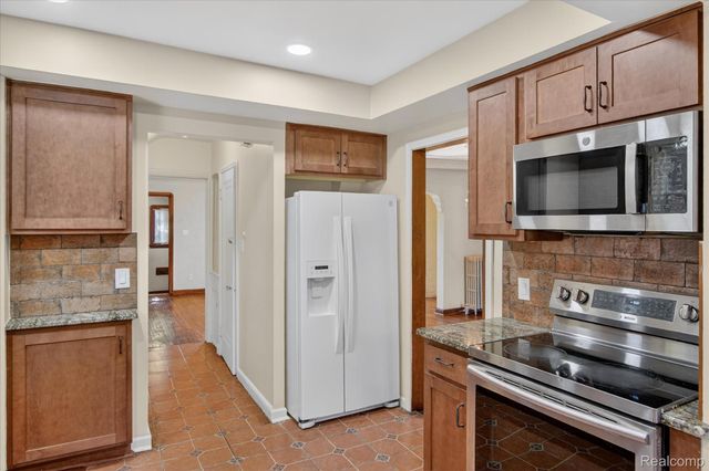17509 Santa Barbara Drive, Detroit, MI 48221