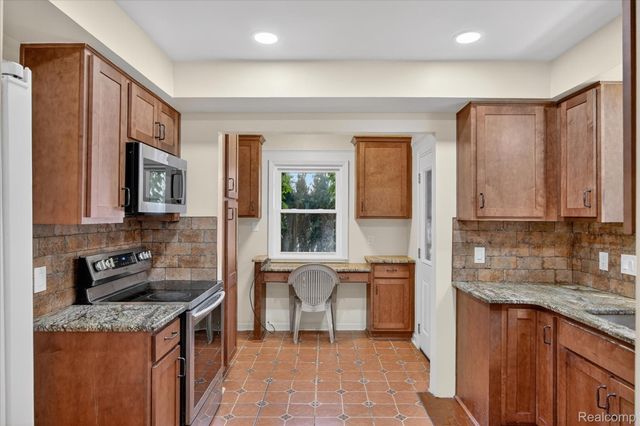 17509 Santa Barbara Drive, Detroit, MI 48221