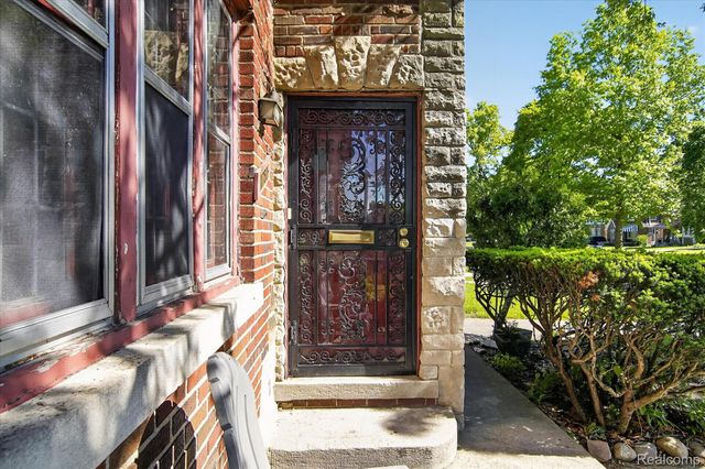 17509 Santa Barbara Drive, Detroit, MI 48221