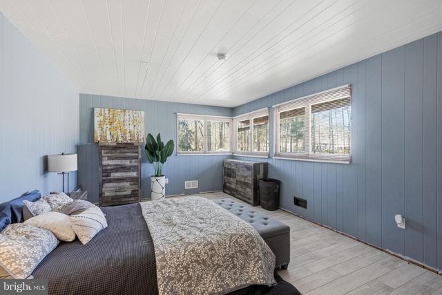 1528 E MALAGA RD, Williamstown, NJ 08094