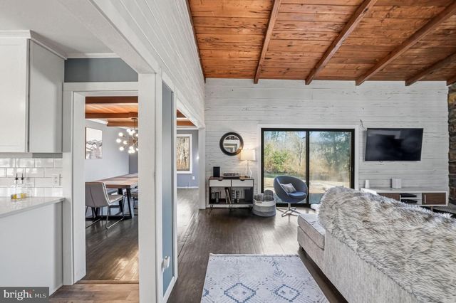 1528 E MALAGA RD, Williamstown, NJ 08094