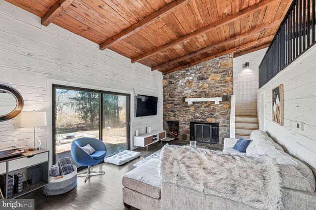 1528 E MALAGA RD, Williamstown, NJ 08094