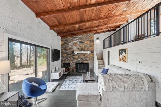 1528 E MALAGA RD, Williamstown, NJ 08094