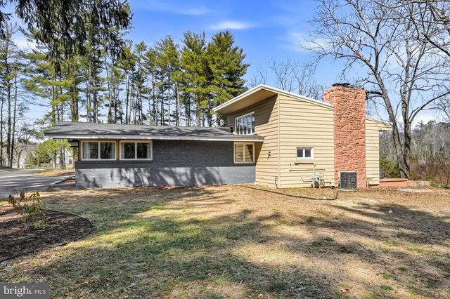 1528 E MALAGA RD, Williamstown, NJ 08094