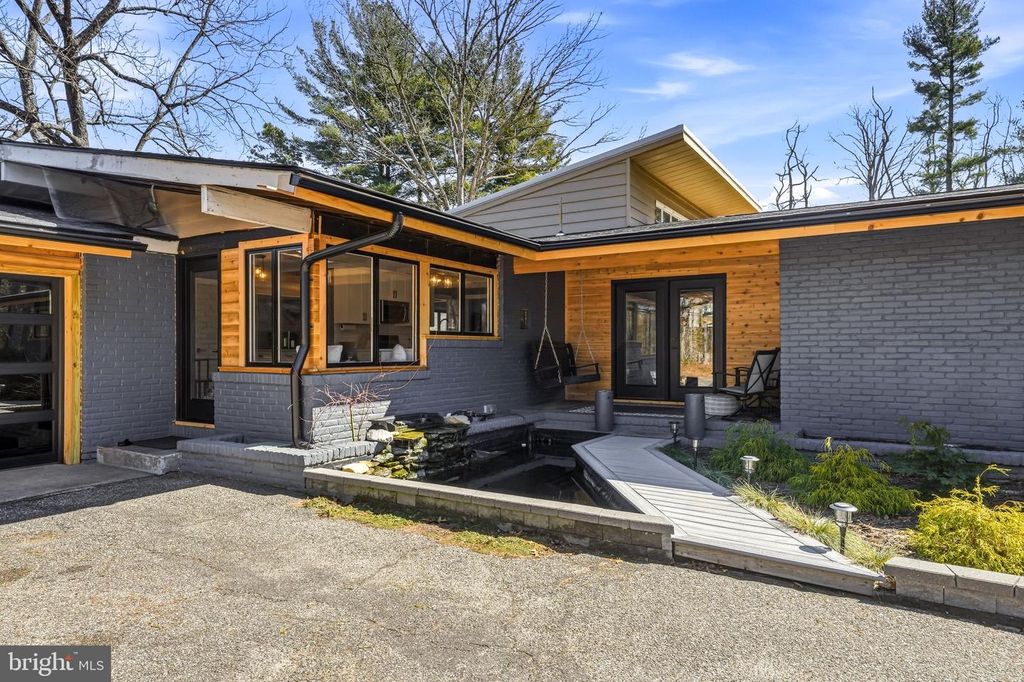 1528 E MALAGA RD, Williamstown, NJ 08094