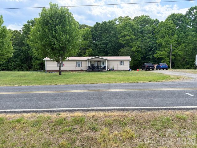 1283 Pisgah Road, Hiddenite, NC 28636