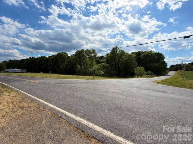 1283 Pisgah Road, Hiddenite, NC 28636