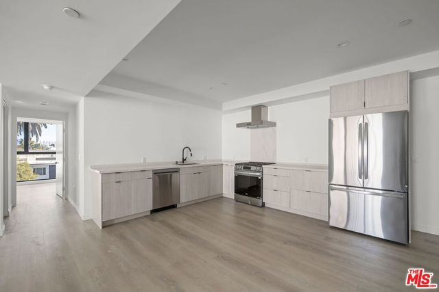 3755 S Canfield Avenue 401, Los Angeles, CA 90034