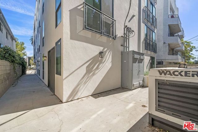 3755 S Canfield Avenue 401, Los Angeles, CA 90034