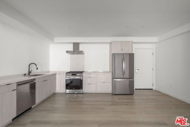 3755 S Canfield Avenue 401, Los Angeles, CA 90034