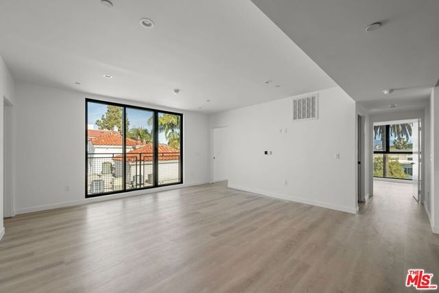 3755 S Canfield Avenue 401, Los Angeles, CA 90034