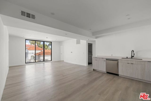 3755 S Canfield Avenue 401, Los Angeles, CA 90034