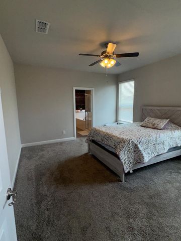 521 roundstone Road, Fort Worth, TX 76052