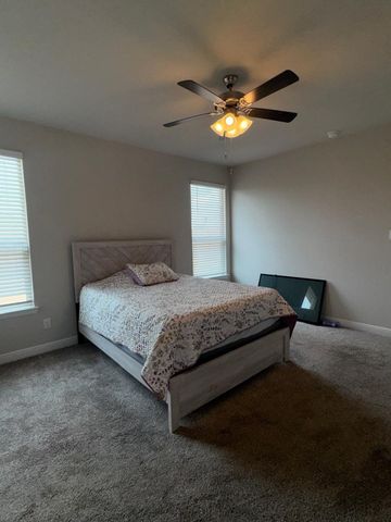 521 roundstone Road, Fort Worth, TX 76052