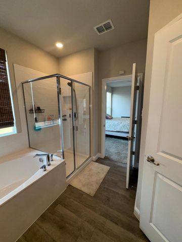 521 roundstone Road, Fort Worth, TX 76052