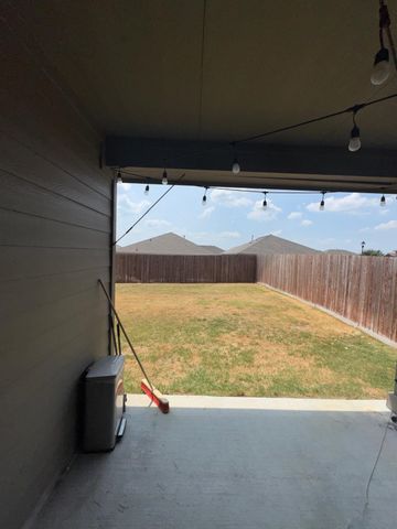 521 roundstone Road, Fort Worth, TX 76052