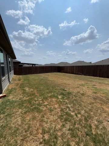 521 roundstone Road, Fort Worth, TX 76052