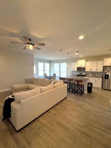 521 roundstone Road, Fort Worth, TX 76052